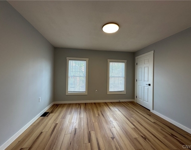128 Caroline Avenue - Photo Thumbnail 19