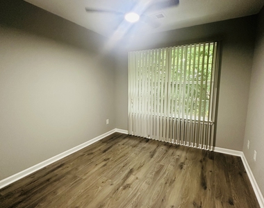 7302 Wagon Wheel Court - Photo Thumbnail 6