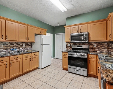 375 Clairidge Lane - Photo Thumbnail 6