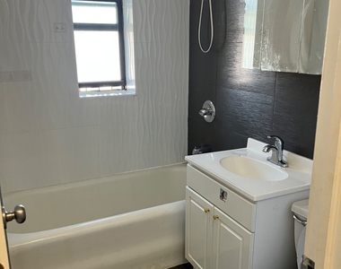 7022 Ridge Boulevard - Photo Thumbnail 3