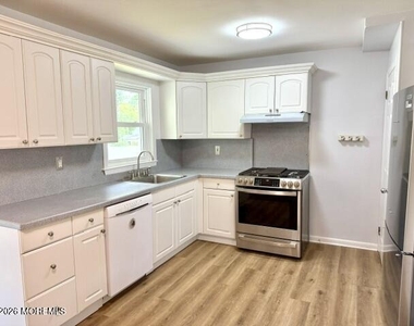 27 Runyon Avenue - Photo Thumbnail 2