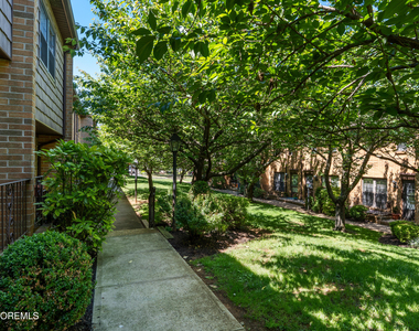 321 Spring Street - Photo Thumbnail 4