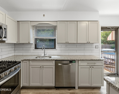 321 Spring Street - Photo Thumbnail 12