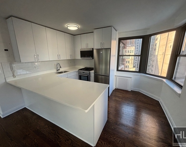 East 57 Street - Photo Thumbnail 2