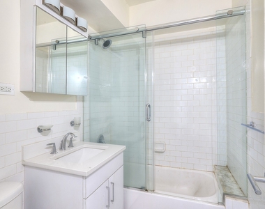 East 57 Street - Photo Thumbnail 7