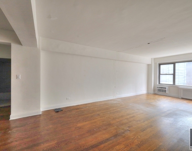 East 57 Street - Photo Thumbnail 2