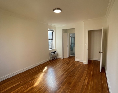 York Avenue - Photo Thumbnail 4