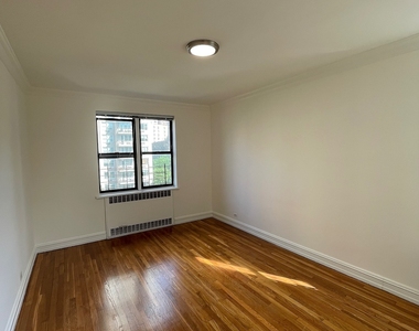 York Avenue - Photo Thumbnail 2