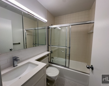 East 71st Street - Photo Thumbnail 7