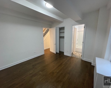 West 55 Street - Photo Thumbnail 1