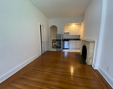 East 72 Street - Photo Thumbnail 1