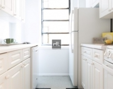 West 34th Street - Photo Thumbnail 2