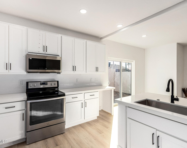 3034 N 39th Street - Photo Thumbnail 4