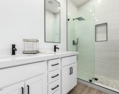 3034 N 39th Street - Photo Thumbnail 9