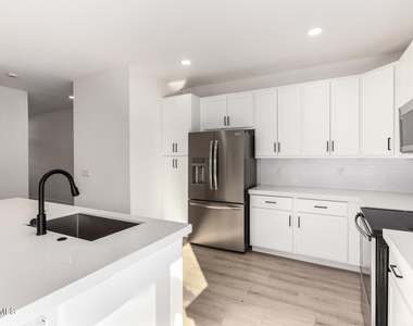 3034 N 39th Street - Photo Thumbnail 2