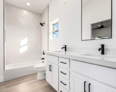 3034 N 39th Street - Photo Thumbnail 12