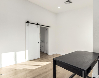 3034 N 39th Street - Photo Thumbnail 13