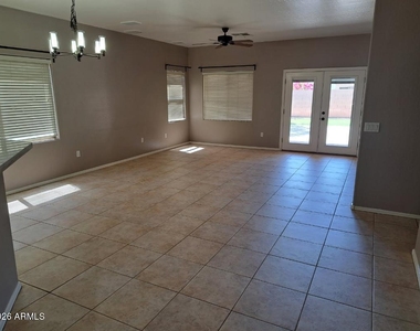 2045 E Indian Wells Drive - Photo Thumbnail 10