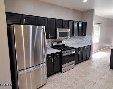 2045 E Indian Wells Drive - Photo Thumbnail 6