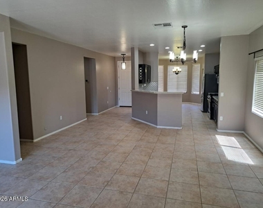 2045 E Indian Wells Drive - Photo Thumbnail 7