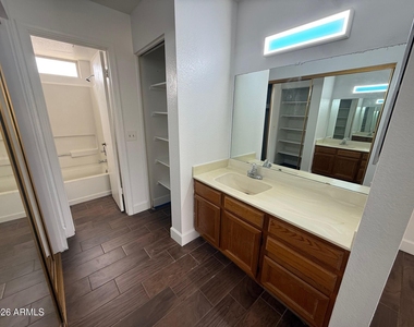 10610 S 48th Street - Photo Thumbnail 5