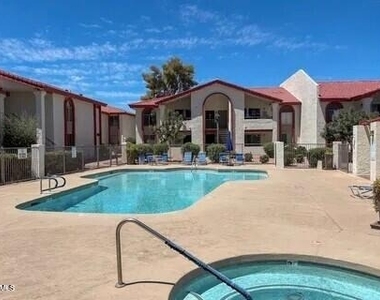 10610 S 48th Street - Photo Thumbnail 13