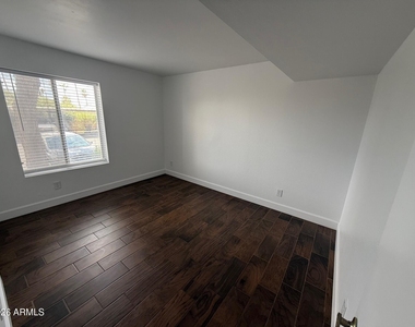 10610 S 48th Street - Photo Thumbnail 7