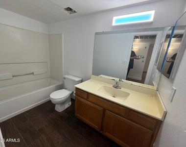 10610 S 48th Street - Photo Thumbnail 8