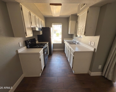 10610 S 48th Street - Photo Thumbnail 10