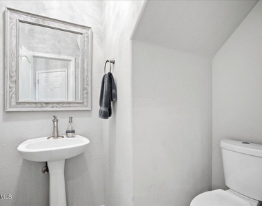 9070 E Gary Road - Photo Thumbnail 14