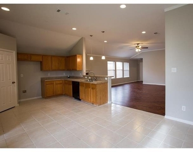 1006 Port Aransas Drive - Photo Thumbnail 4