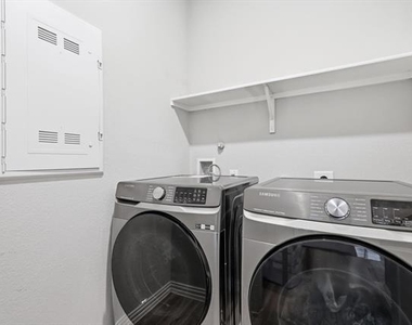 817 Adelyn Street - Photo Thumbnail 7