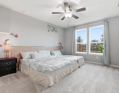 817 Adelyn Street - Photo Thumbnail 14