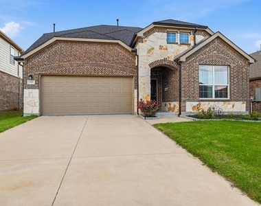 817 Adelyn Street - Photo Thumbnail 2