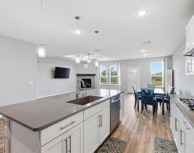 817 Adelyn Street - Photo Thumbnail 10