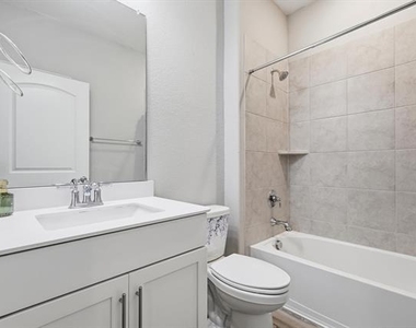 817 Adelyn Street - Photo Thumbnail 6