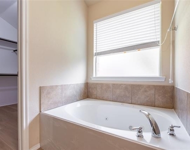 5213 Rustic Ridge Drive - Photo Thumbnail 16