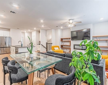 3521 Treasure Drive - Photo Thumbnail 9