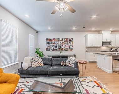 3521 Treasure Drive - Photo Thumbnail 11