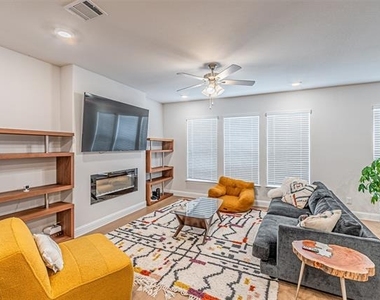 3521 Treasure Drive - Photo Thumbnail 6