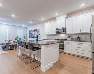 3521 Treasure Drive - Photo Thumbnail 5