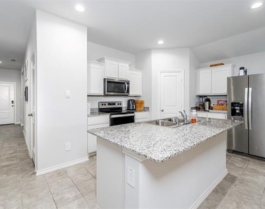 417 Destin Drive - Photo Thumbnail 4
