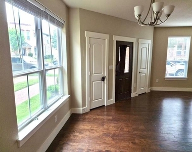 213 Lily Lane - Photo Thumbnail 2