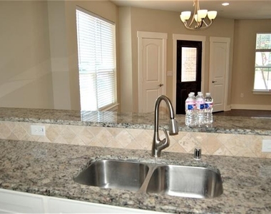213 Lily Lane - Photo Thumbnail 12