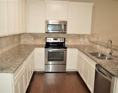 213 Lily Lane - Photo Thumbnail 11