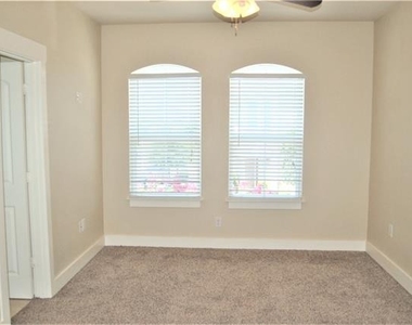 213 Lily Lane - Photo Thumbnail 21
