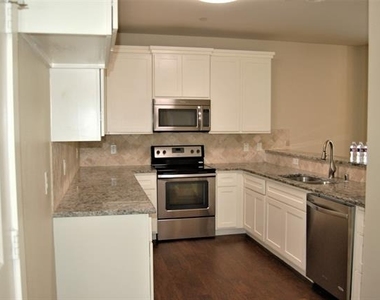 213 Lily Lane - Photo Thumbnail 10