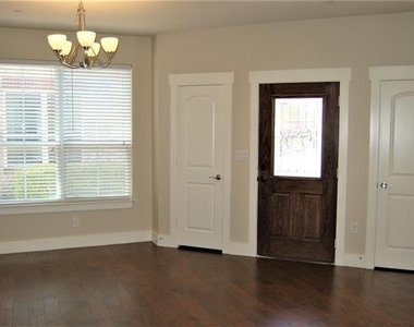 213 Lily Lane - Photo Thumbnail 13