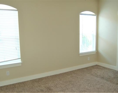 213 Lily Lane - Photo Thumbnail 22
