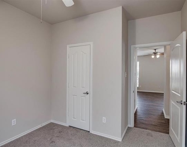 10860 Hawks Landing Road - Photo Thumbnail 16